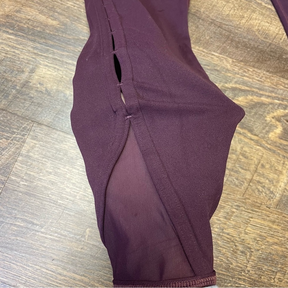Athleta Peekaboo 7/8 Tight Leggings Womens Small Wine High Rise Mesh Yoga - Picture 8 of 12
